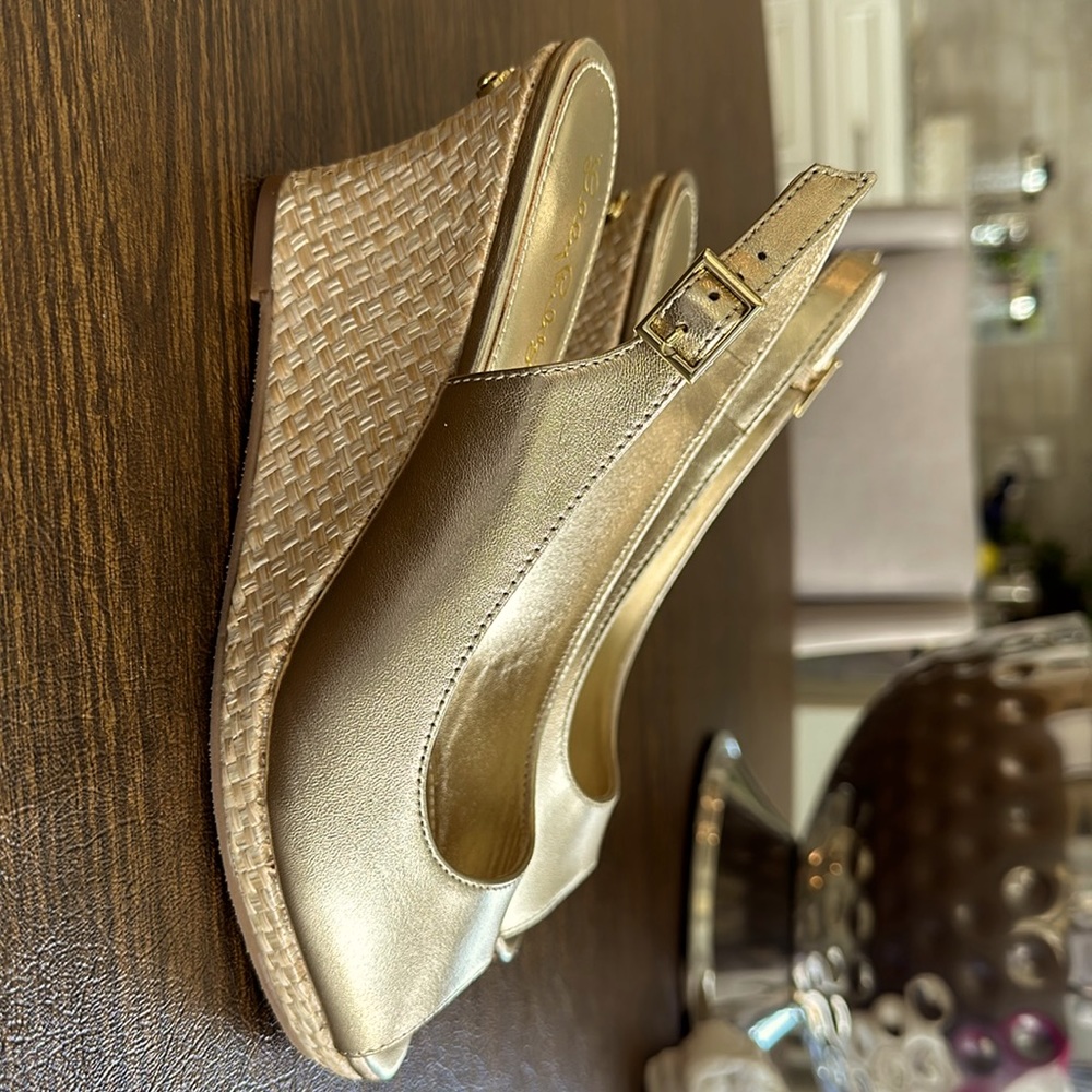 Lilly Pulitzer wedge open toe sandal